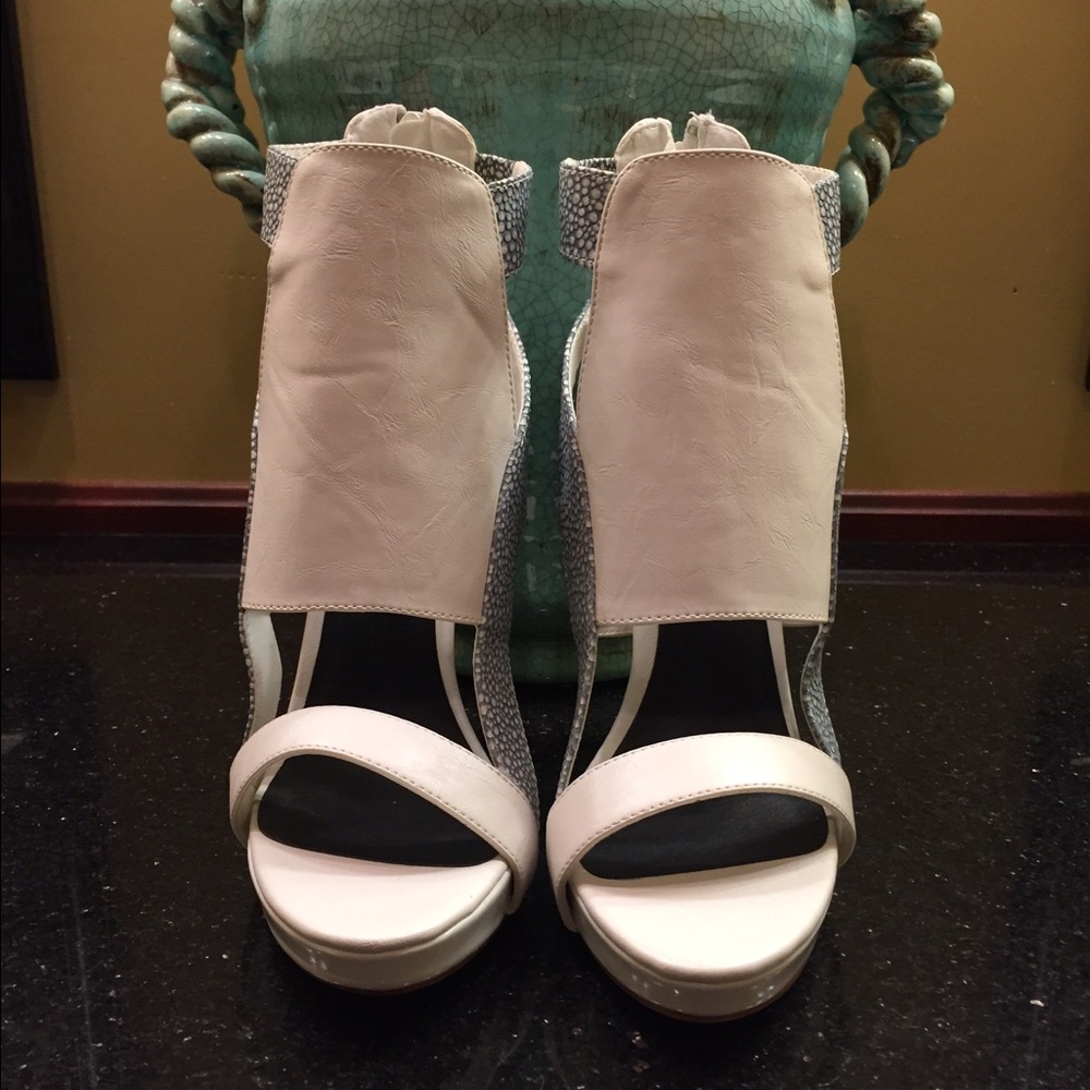 Paper Fox White and Gray Heels